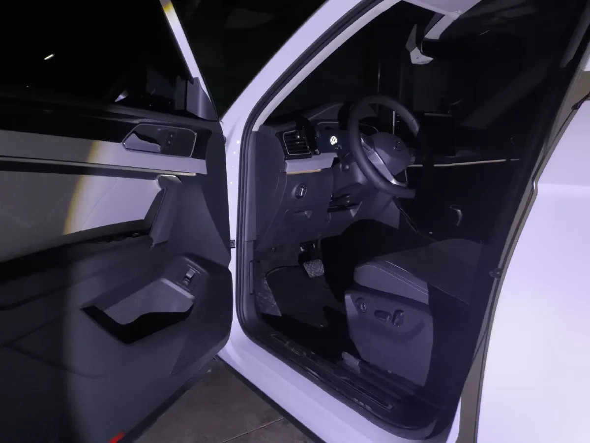 2024 Volkswagen Tayron 2.0T 186HP L4 7DCT,autocango,china used car exporter,china ev exporter,chinese used car exporter,chinese used ev exporter