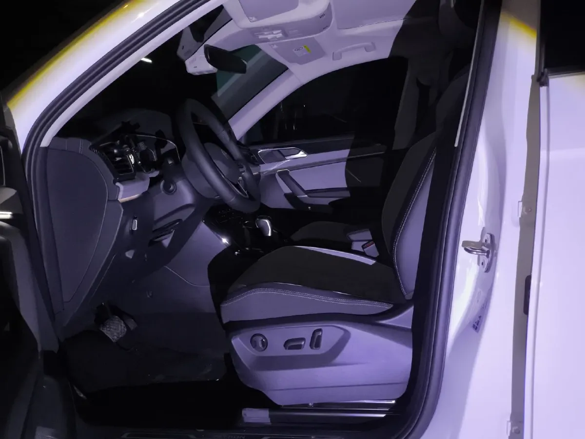 2024 Volkswagen Tayron 2.0T 186HP L4 7DCT,autocango,china used car exporter,china ev exporter,chinese used car exporter,chinese used ev exporter