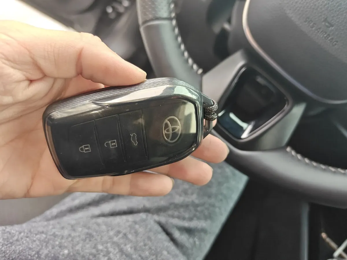 2025 Toyota Camry 2.0L 152HP L4 E-CVT Hybrid,autocango,china used car exporter,china ev exporter,chinese used car exporter,chinese used ev exporter