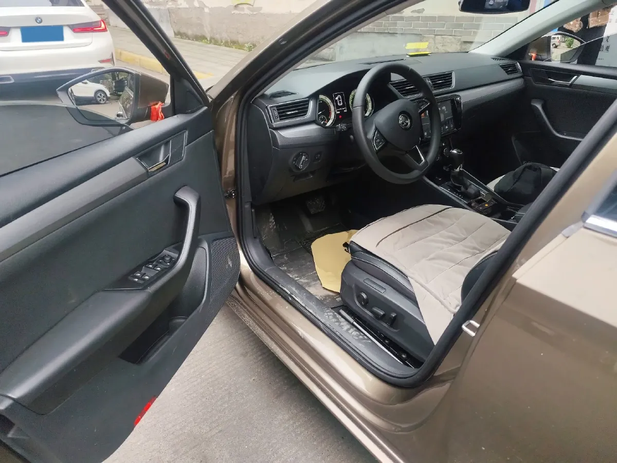 2018 Skoda Superb 1.4T 150HP L4 7DCT,autocango,china used car exporter,china ev exporter,chinese used car exporter,chinese used ev exporter