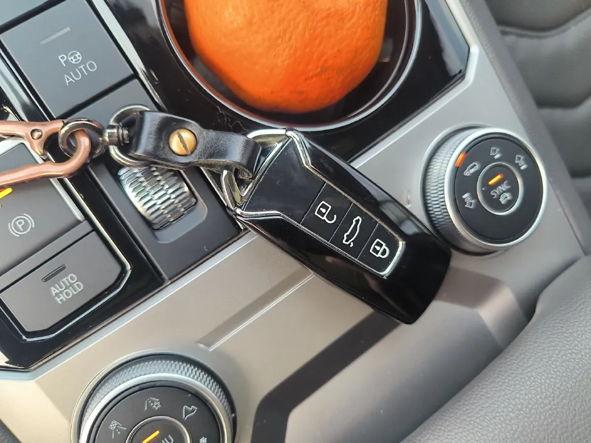 2021 Volkswagen Touareg 3.0T 340HP V6 8AT,autocango,china used car exporter,china ev exporter,chinese used car exporter,chinese used ev exporter