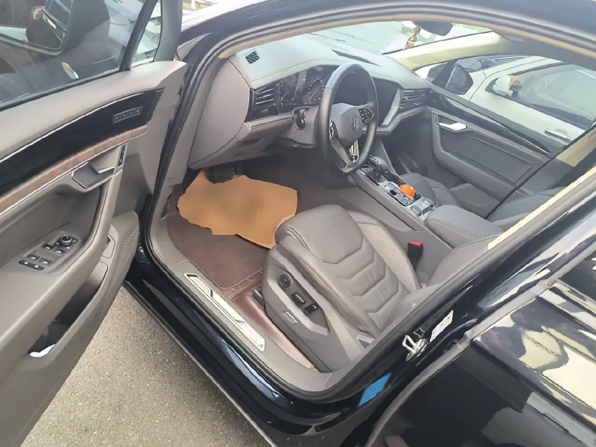 2021 Volkswagen Touareg 3.0T 340HP V6 8AT,autocango,china used car exporter,china ev exporter,chinese used car exporter,chinese used ev exporter