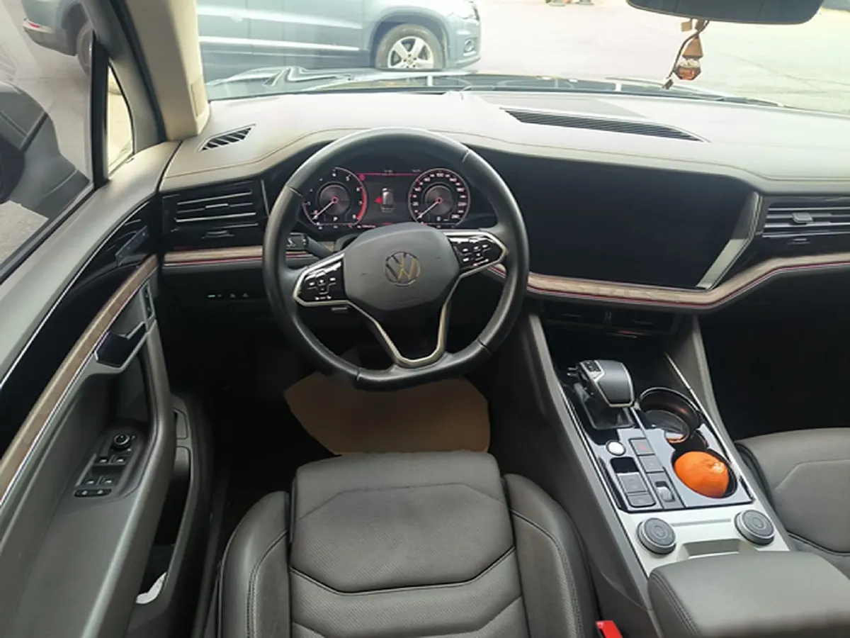 2021 Volkswagen Touareg 3.0T 340HP V6 8AT,autocango,china used car exporter,china ev exporter,chinese used car exporter,chinese used ev exporter