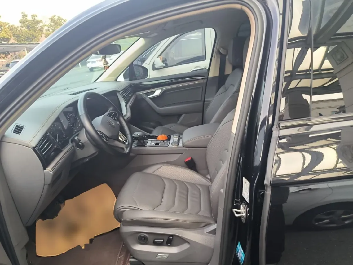 2021 Volkswagen Touareg 3.0T 340HP V6 8AT,autocango,china used car exporter,china ev exporter,chinese used car exporter,chinese used ev exporter