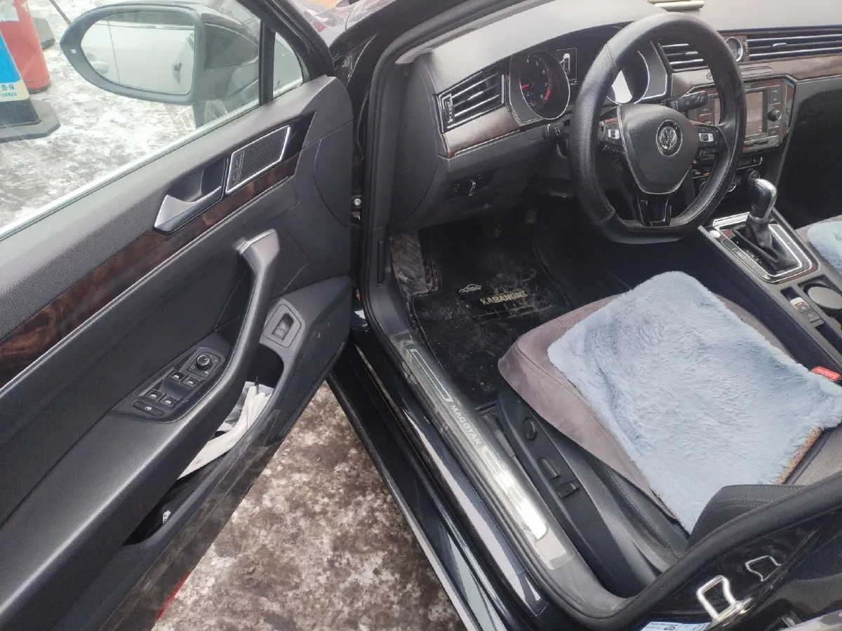 2018 Volkswagen Magotan 1.8T 180HP L4 7DCT,autocango,china used car exporter,china ev exporter,chinese used car exporter,chinese used ev exporter