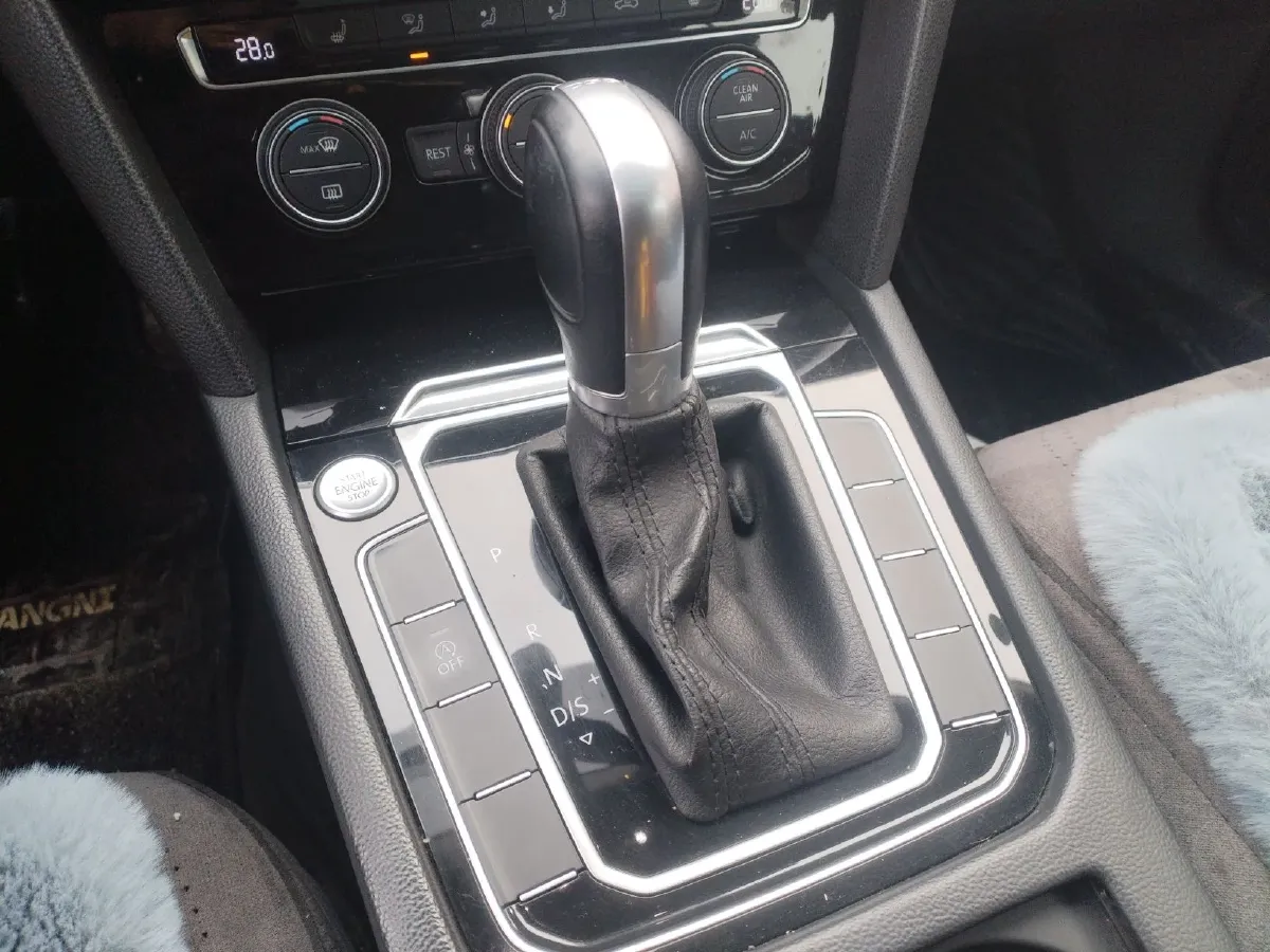 2018 Volkswagen Magotan 1.8T 180HP L4 7DCT,autocango,china used car exporter,china ev exporter,chinese used car exporter,chinese used ev exporter