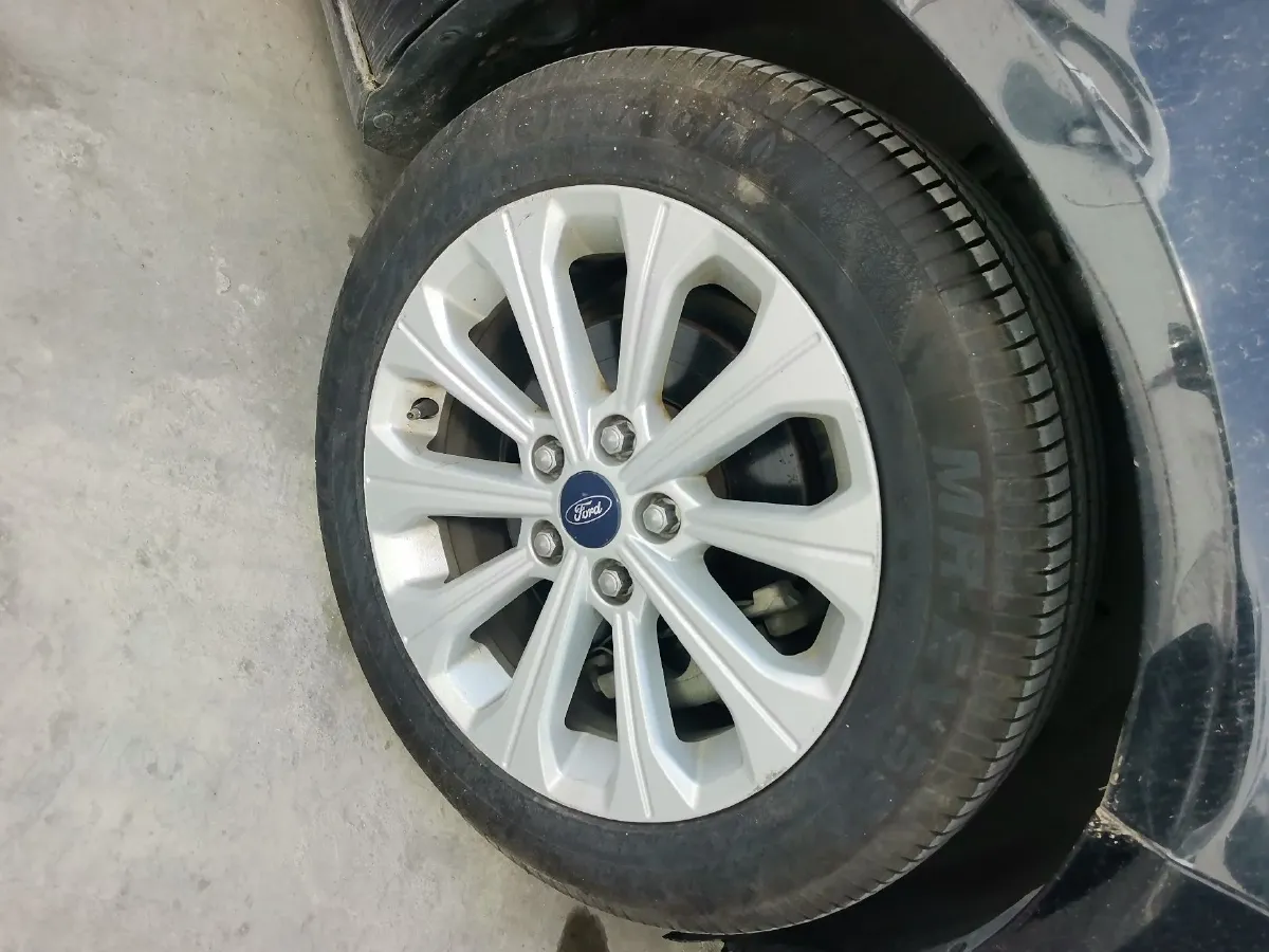 2015 Ford Escort 1.5L 113HP L4 5MT,autocango,china used car exporter,china ev exporter,chinese used car exporter,chinese used ev exporter