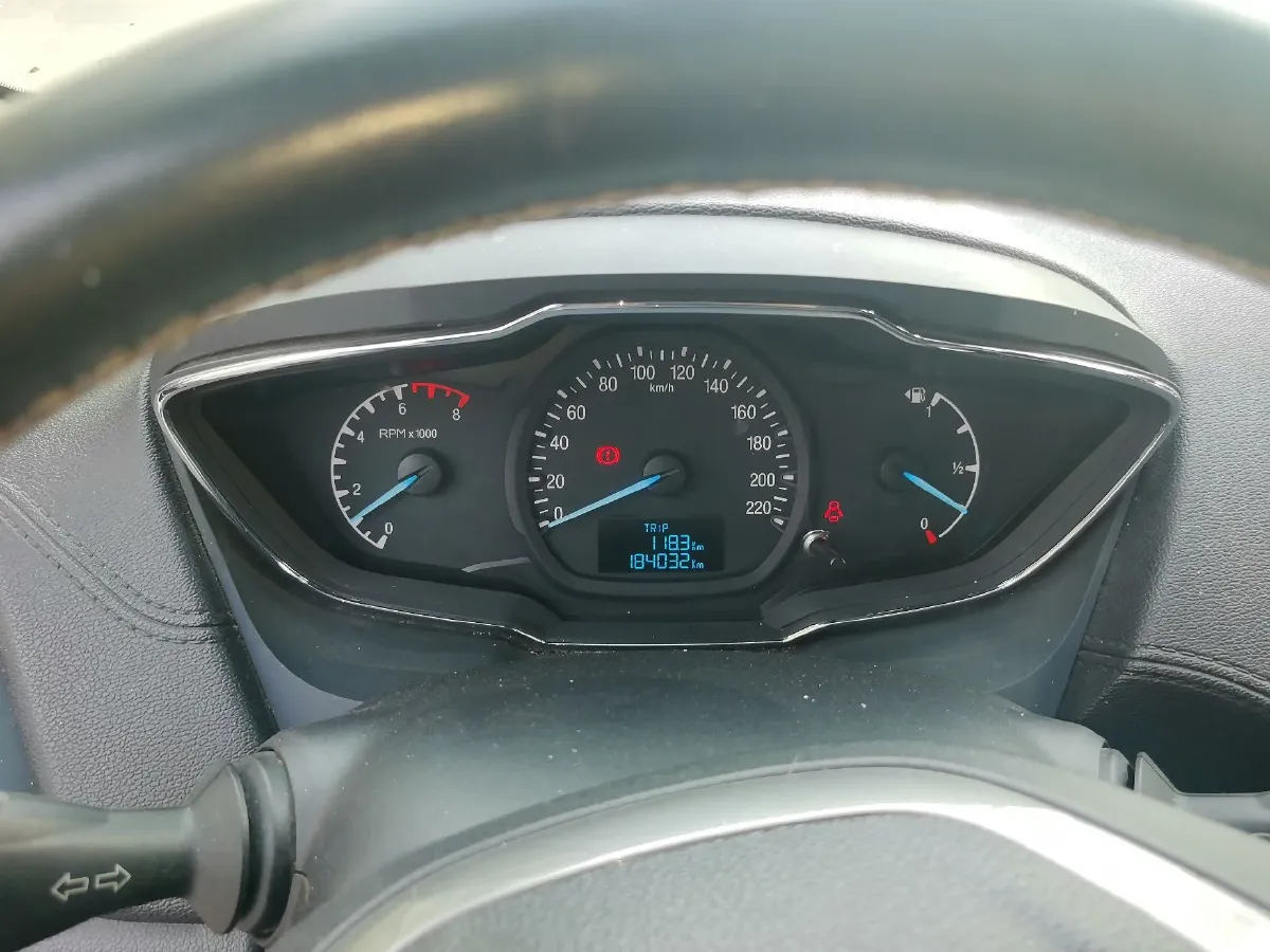 2015 Ford Escort 1.5L 113HP L4 5MT,autocango,china used car exporter,china ev exporter,chinese used car exporter,chinese used ev exporter