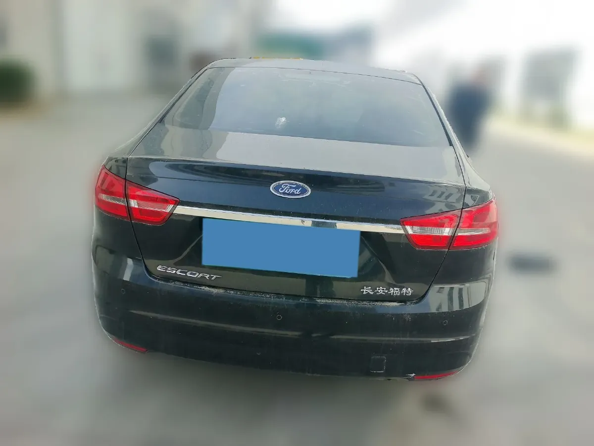 2015 Ford Escort 1.5L 113HP L4 5MT,autocango,china used car exporter,china ev exporter,chinese used car exporter,chinese used ev exporter