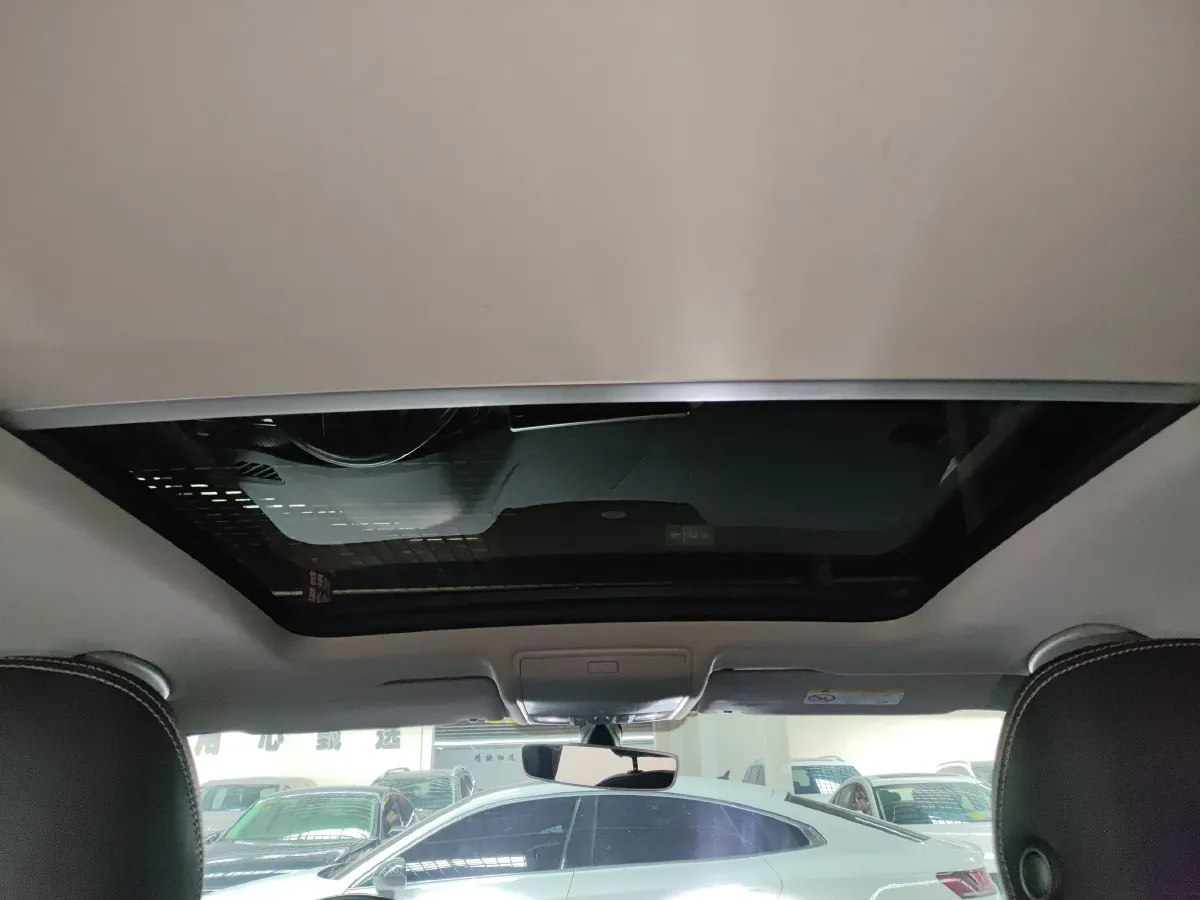 2022 Volkswagen Tiguan L 2.0T 186HP L4 7DCT,autocango,china used car exporter,china ev exporter,chinese used car exporter,chinese used ev exporter