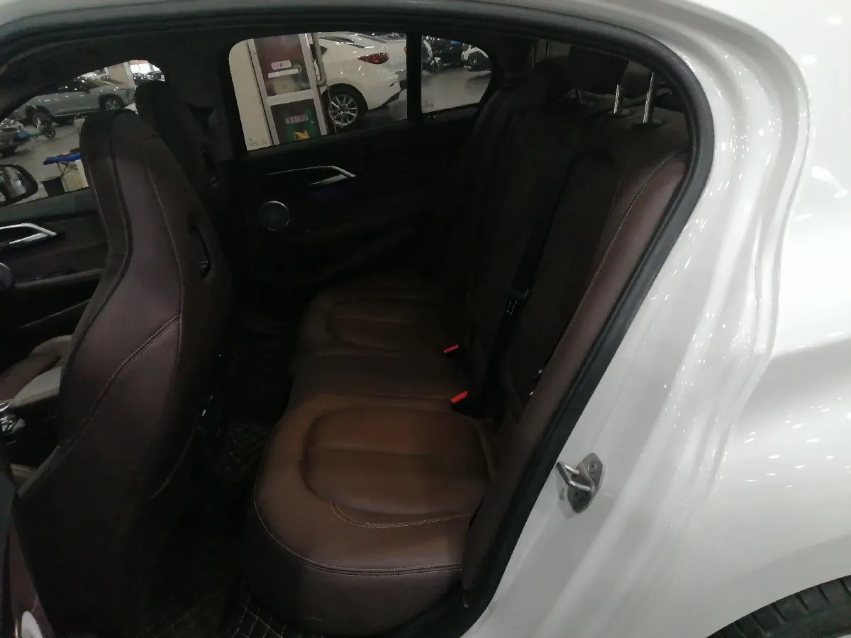 2021 BMW 1 Series 2.0T 192HP L4 7DCT,autocango,china used car exporter,china ev exporter,chinese used car exporter,chinese used ev exporter