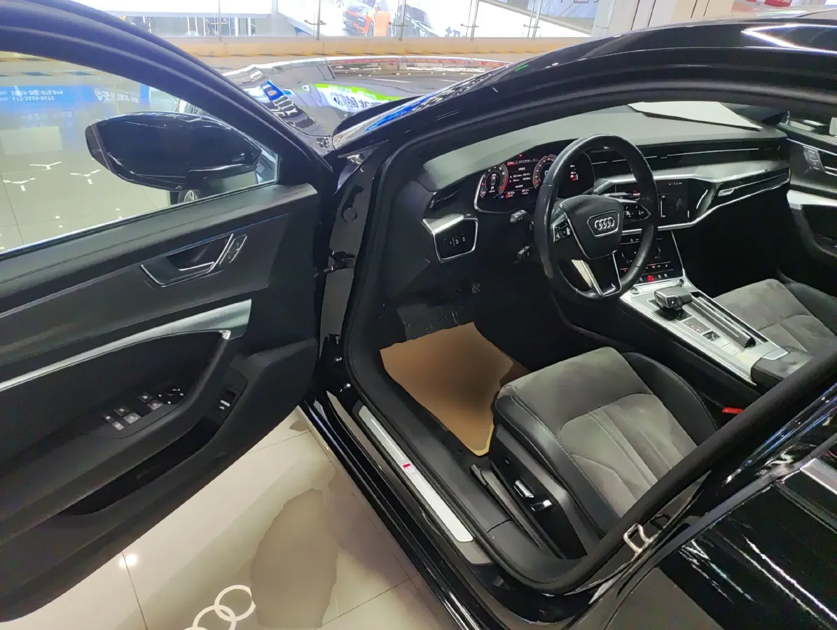 2023 Audi A6L 2.0T 245HP L4 7DCT,autocango,china used car exporter,china ev exporter,chinese used car exporter,chinese used ev exporter