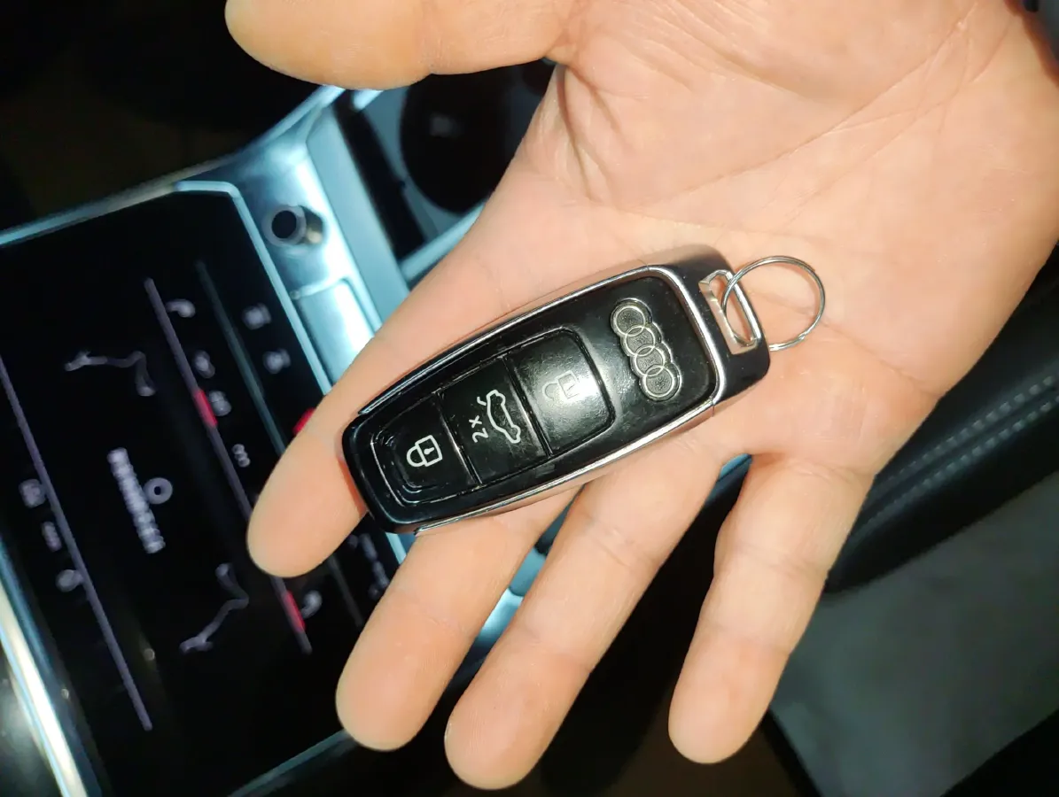 2023 Audi A6L 2.0T 245HP L4 7DCT,autocango,china used car exporter,china ev exporter,chinese used car exporter,chinese used ev exporter