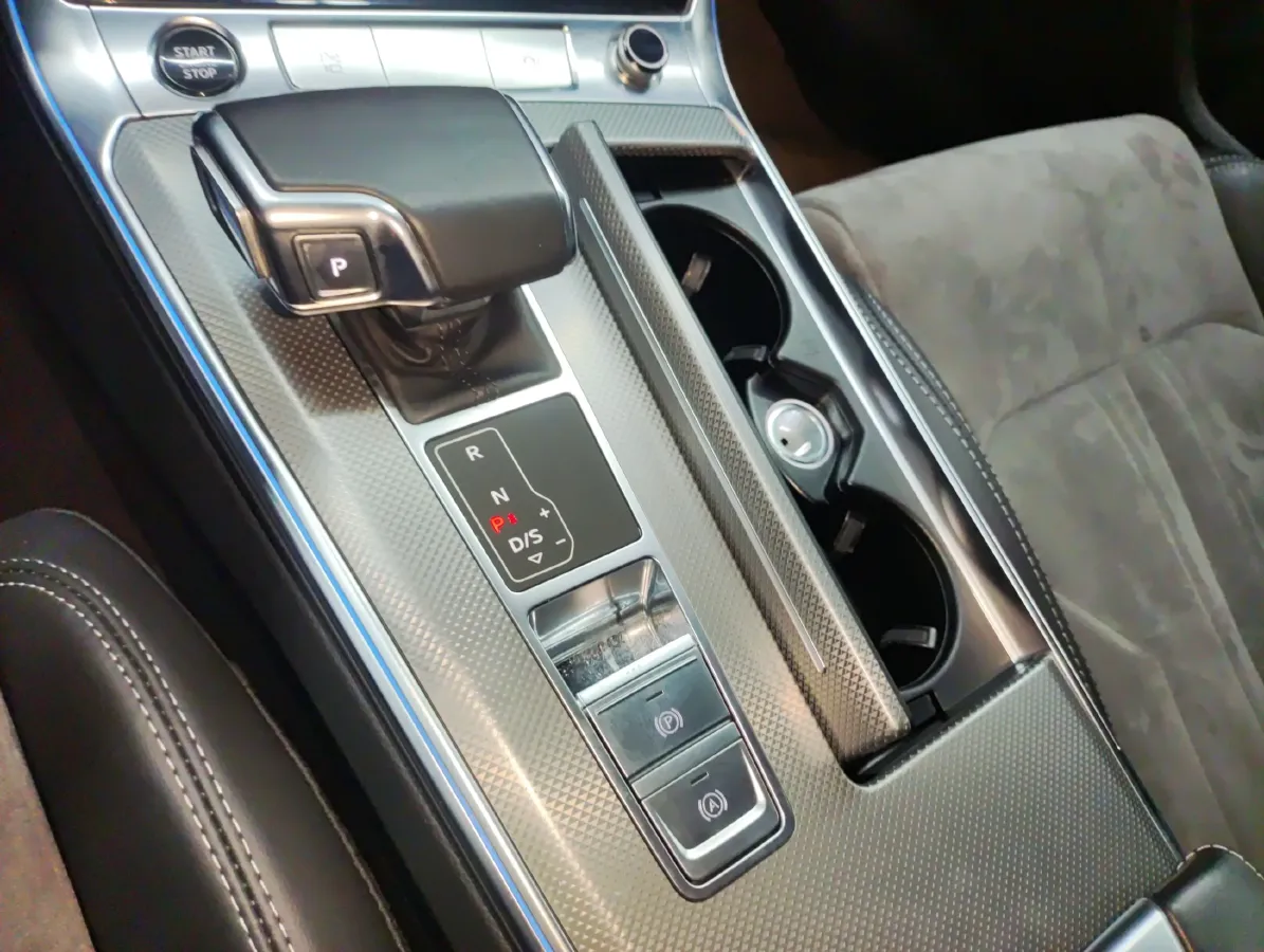 2023 Audi A6L 2.0T 245HP L4 7DCT,autocango,china used car exporter,china ev exporter,chinese used car exporter,chinese used ev exporter