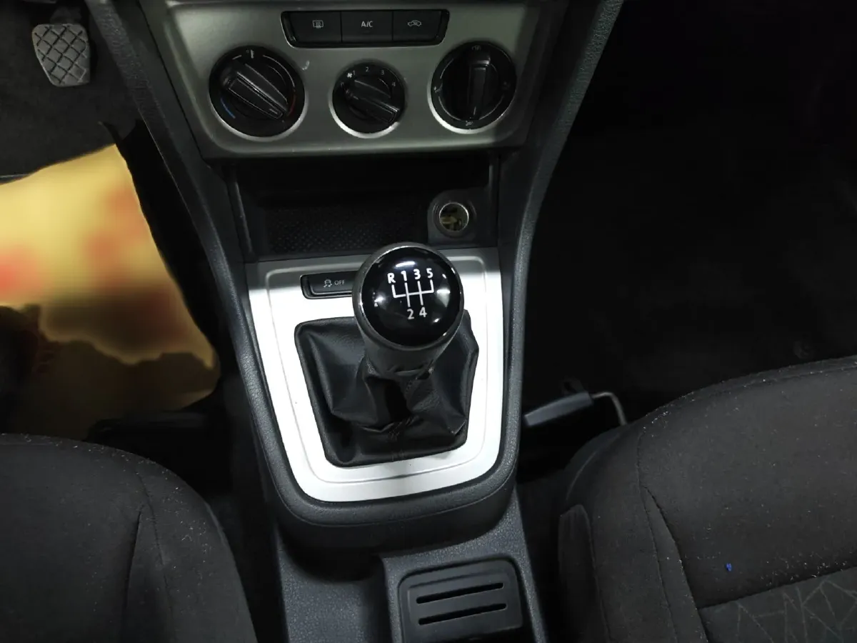 2013 Volkswagen Lavida 1.6L 110HP L4 5MT,autocango,china used car exporter,china ev exporter,chinese used car exporter,chinese used ev exporter