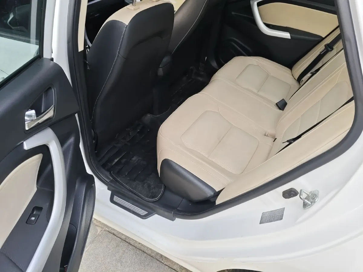 2015 ChangAn Alsvin V7 1.6L 124HP L4 4AT,autocango,china used car exporter,china ev exporter,chinese used car exporter,chinese used ev exporter