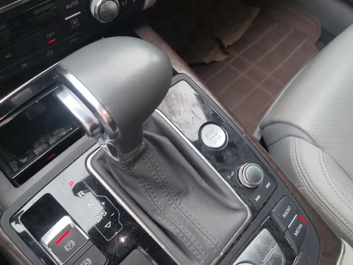 2012 Audi A6L 3.0T 299HP V6 7DCT,autocango,china used car exporter,china ev exporter,chinese used car exporter,chinese used ev exporter