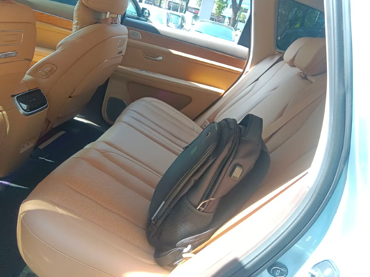 2024 AITO AITO M7 1.5T 152HP L4 REEV 40KWH,autocango,china used car exporter,china ev exporter,chinese used car exporter,chinese used ev exporter