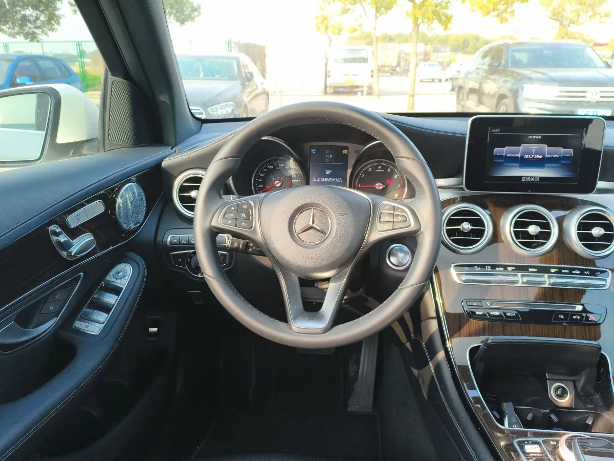 2017 Mercedes-Benz GLC Class 2.0T 211HP L4 9AT,autocango,china used car exporter,china ev exporter,chinese used car exporter,chinese used ev exporter