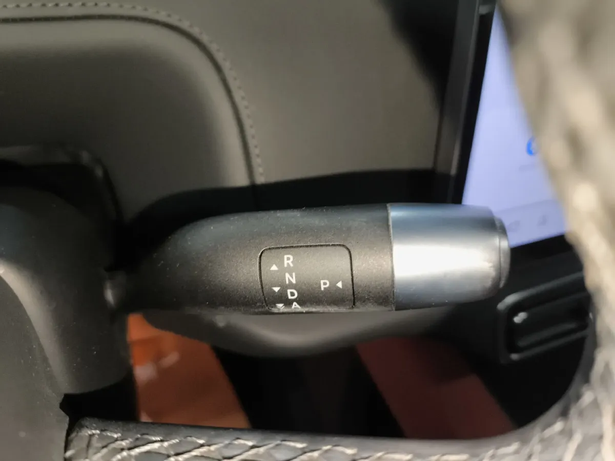 2023 Li L8 Range Extended 154HP REEV 40.9KWH,autocango,china used car exporter,china ev exporter,chinese used car exporter,chinese used ev exporter