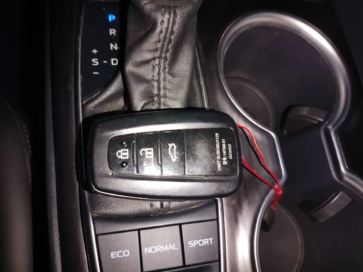 2021 Toyota Camry 2.5L 209HP L4 8AT,autocango,china used car exporter,china ev exporter,chinese used car exporter,chinese used ev exporter