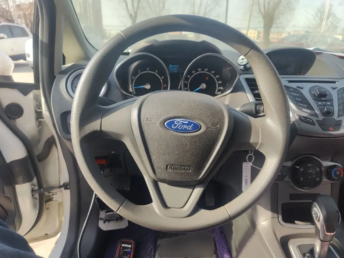 2013 Ford Fiesta 1.5L 110HP L4 6DCT,autocango,china used car exporter,china ev exporter,chinese used car exporter,chinese used ev exporter