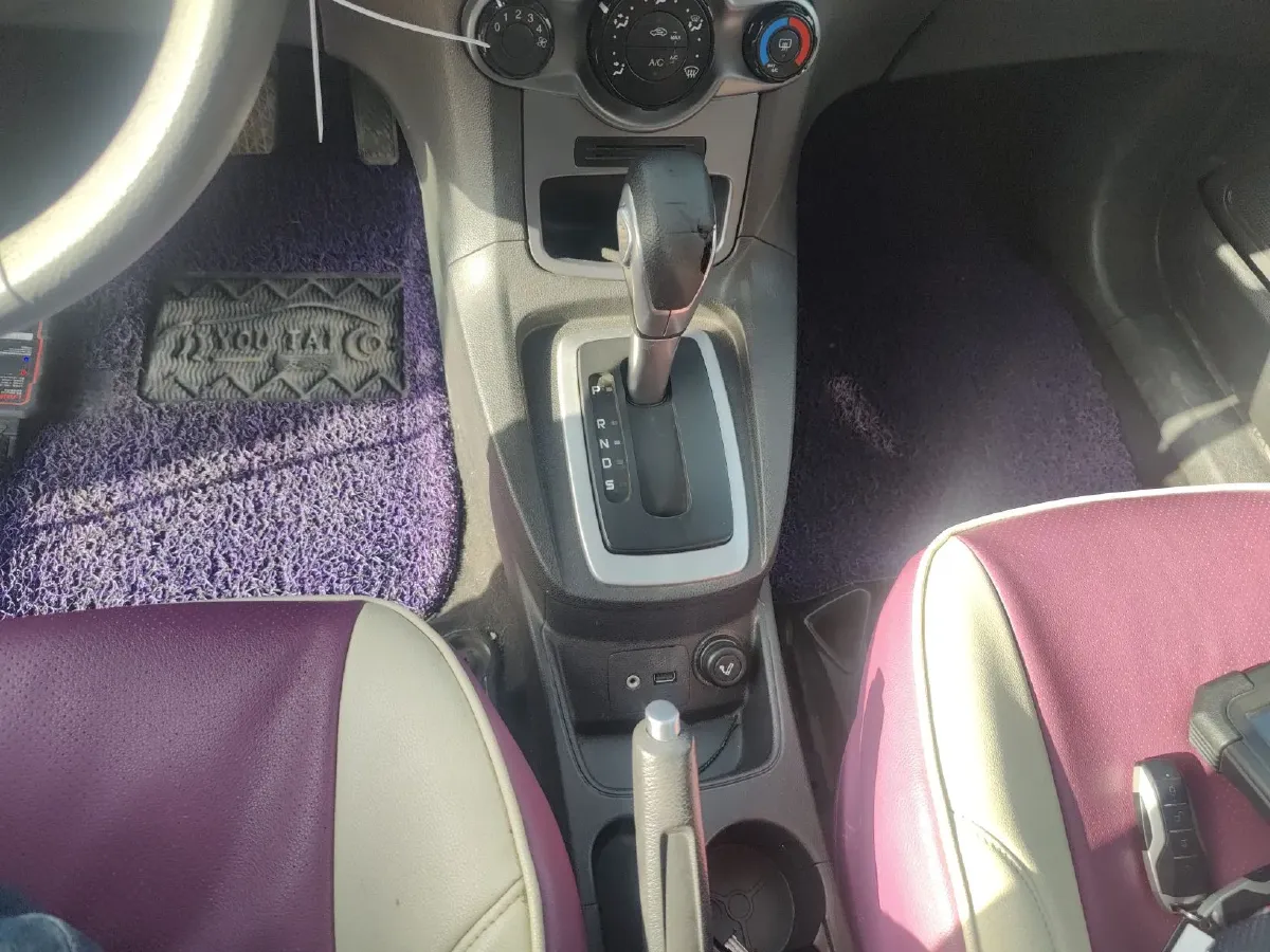 2013 Ford Fiesta 1.5L 110HP L4 6DCT,autocango,china used car exporter,china ev exporter,chinese used car exporter,chinese used ev exporter