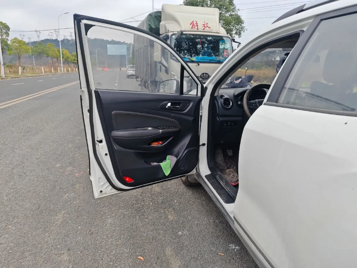 2016 ChangAn CS15 1.5L 107HP L4 5MT,autocango,china used car exporter,china ev exporter,chinese used car exporter,chinese used ev exporter