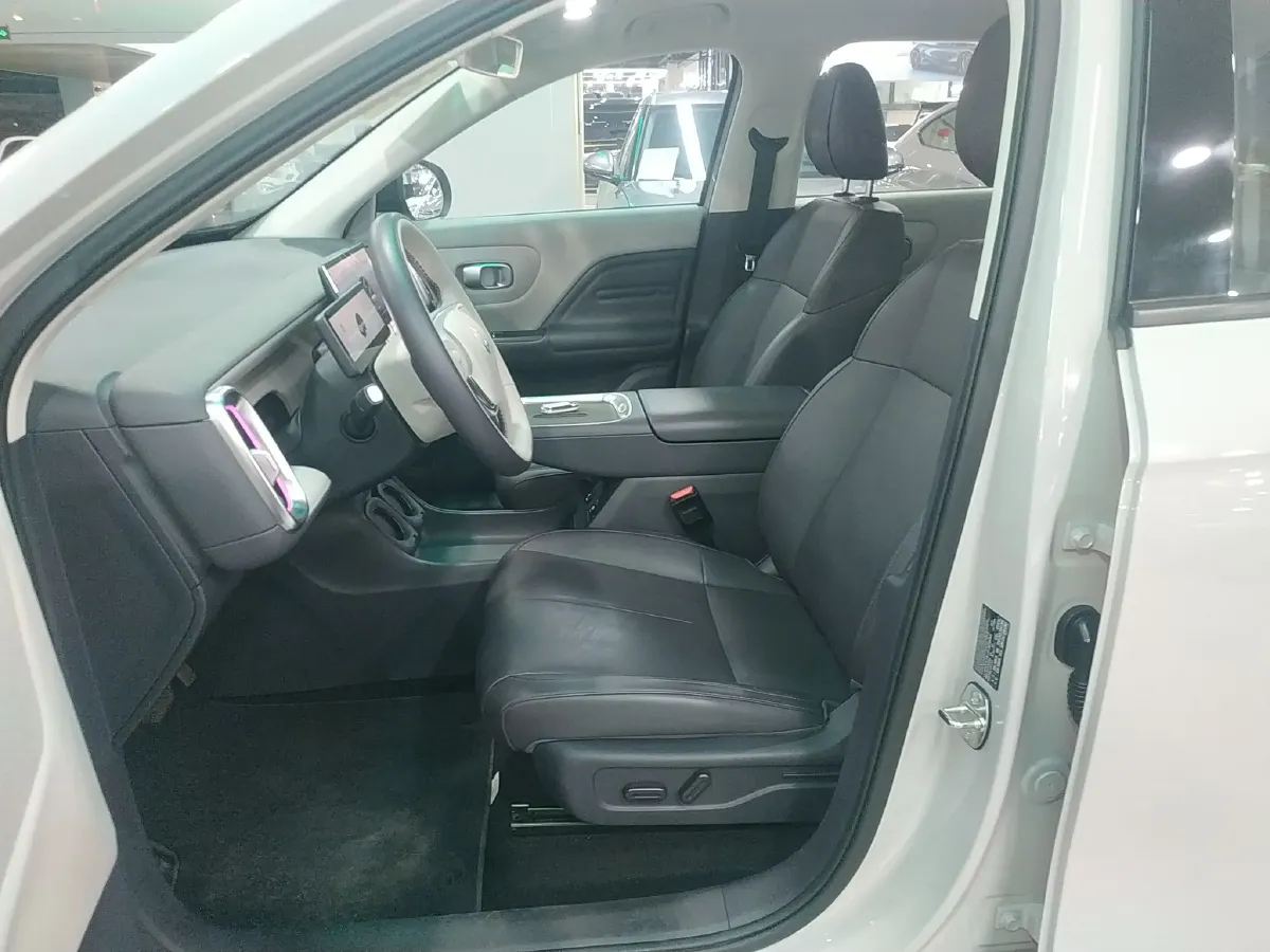 2025 Leapmotor B10 BEV 56.2KWH,autocango,china used car exporter,china ev exporter,chinese used car exporter,chinese used ev exporter