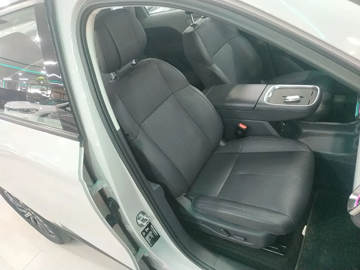 2025 Leapmotor B10 BEV 56.2KWH,autocango,china used car exporter,china ev exporter,chinese used car exporter,chinese used ev exporter