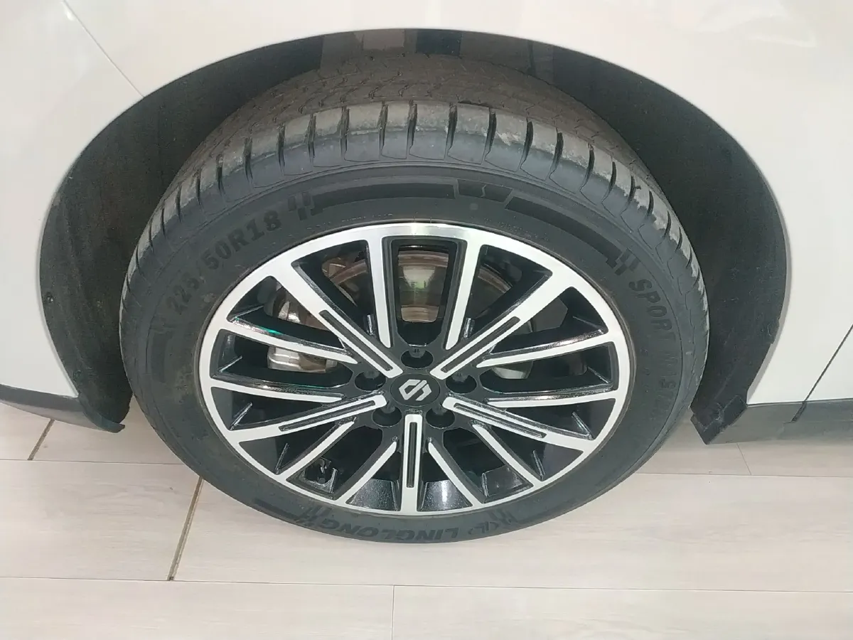 2025 Leapmotor B10 BEV 56.2KWH,autocango,china used car exporter,china ev exporter,chinese used car exporter,chinese used ev exporter