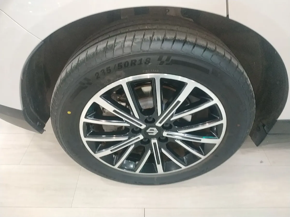 2025 Leapmotor B10 BEV 56.2KWH,autocango,china used car exporter,china ev exporter,chinese used car exporter,chinese used ev exporter