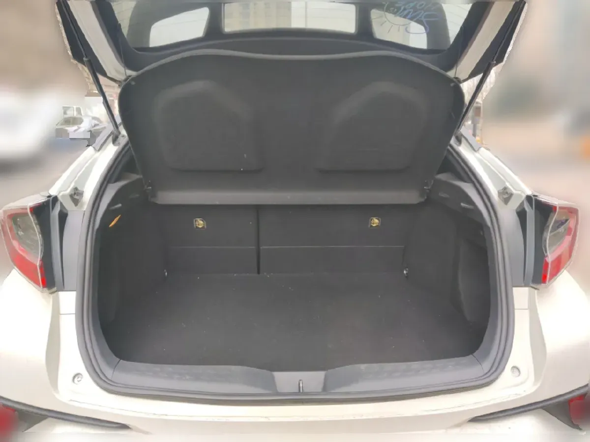 2018 Toyota C-HR 2.0L 171HP L4 CVT,autocango,china used car exporter,china ev exporter,chinese used car exporter,chinese used ev exporter