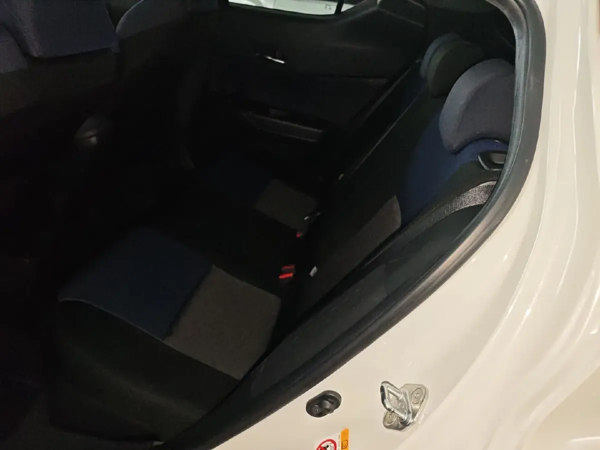 2018 Toyota C-HR 2.0L 171HP L4 CVT,autocango,china used car exporter,china ev exporter,chinese used car exporter,chinese used ev exporter