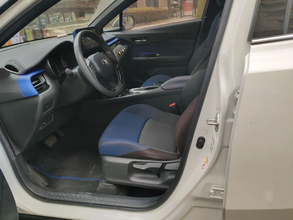 2018 Toyota C-HR 2.0L 171HP L4 CVT,autocango,china used car exporter,china ev exporter,chinese used car exporter,chinese used ev exporter