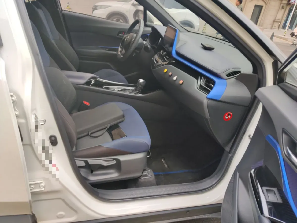 2018 Toyota C-HR 2.0L 171HP L4 CVT,autocango,china used car exporter,china ev exporter,chinese used car exporter,chinese used ev exporter