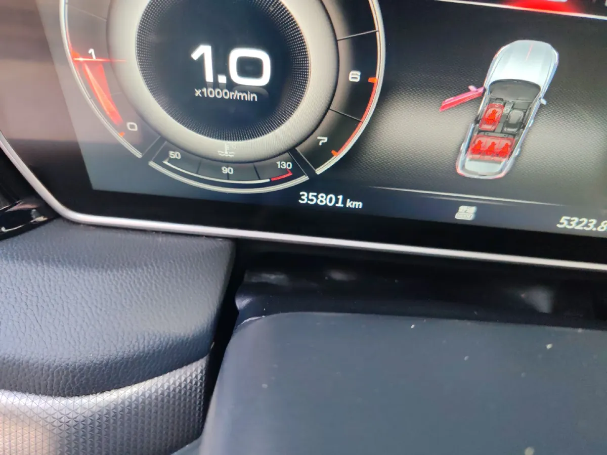 2022 HongQi HS5 2.0T 224HP L4 6AT,autocango,china used car exporter,china ev exporter,chinese used car exporter,chinese used ev exporter