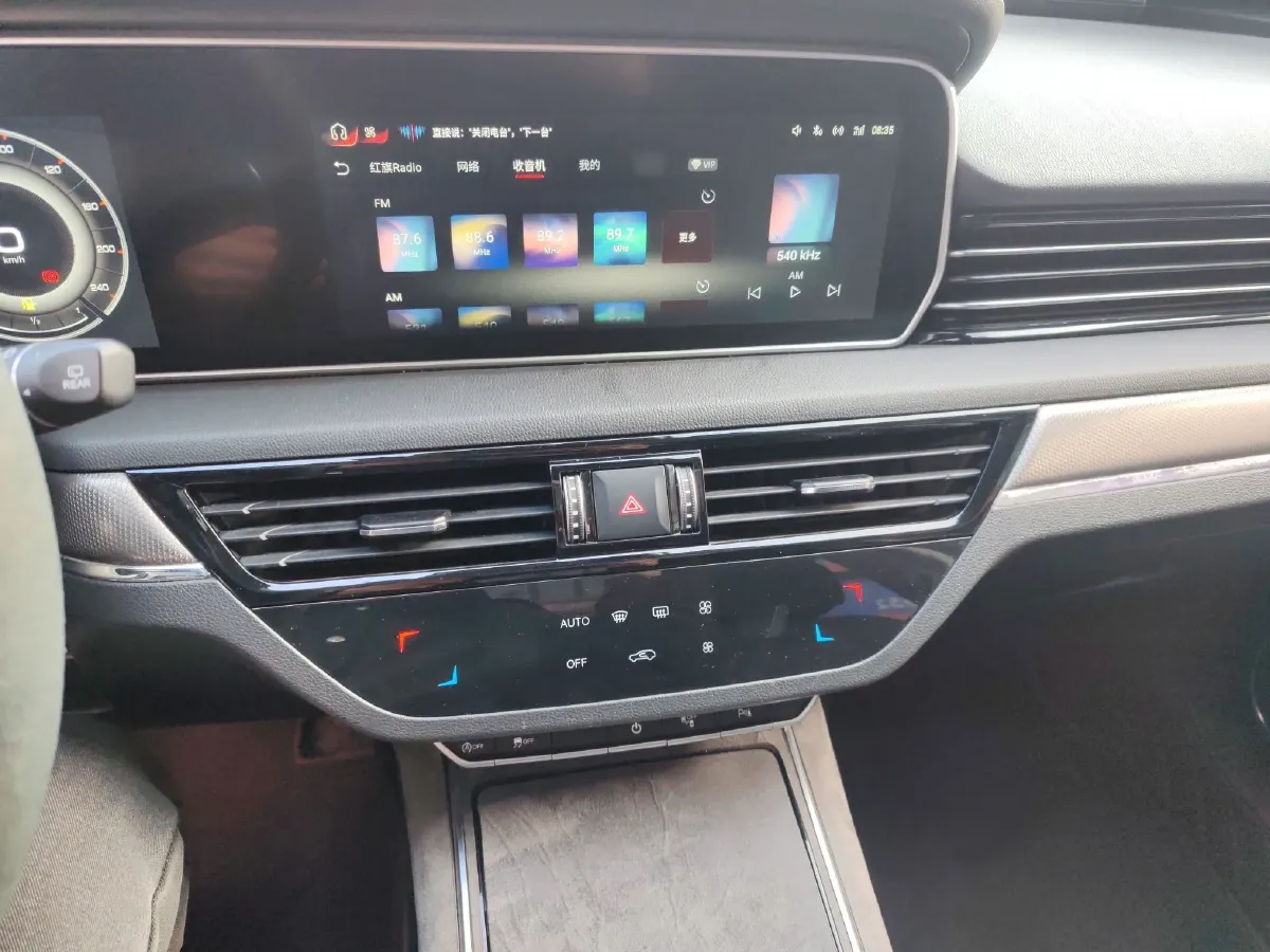 2022 HongQi HS5 2.0T 224HP L4 6AT,autocango,china used car exporter,china ev exporter,chinese used car exporter,chinese used ev exporter