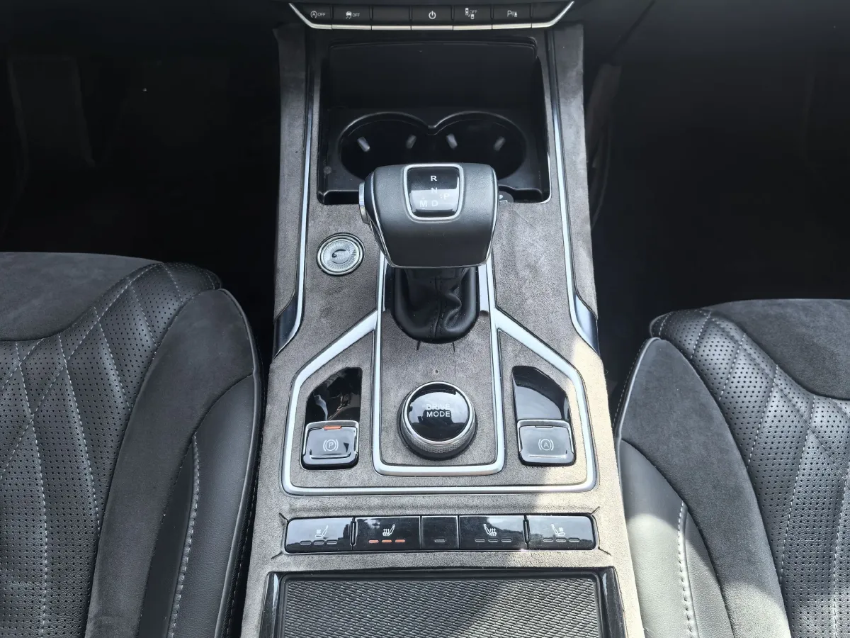 2022 HongQi HS5 2.0T 224HP L4 6AT,autocango,china used car exporter,china ev exporter,chinese used car exporter,chinese used ev exporter