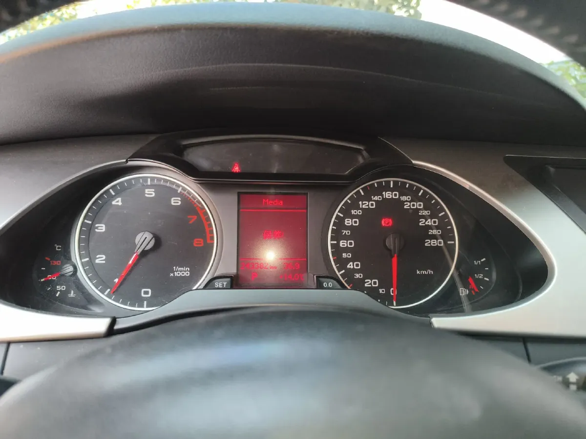 2012 Audi A4L 2.0T 180HP L4 CVT,autocango,china used car exporter,china ev exporter,chinese used car exporter,chinese used ev exporter