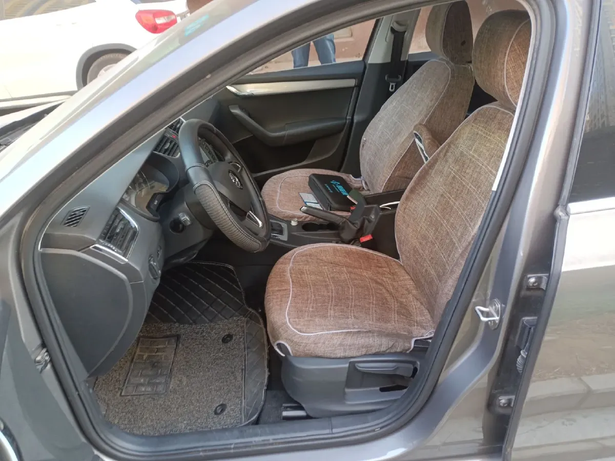 2017 Skoda Octavia 1.6L 110HP L4 6AT,autocango,china used car exporter,china ev exporter,chinese used car exporter,chinese used ev exporter