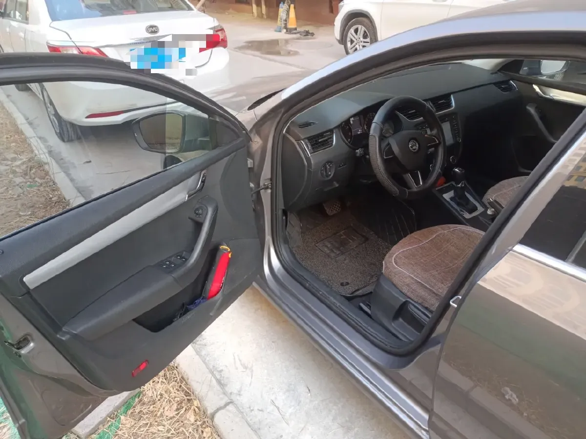 2017 Skoda Octavia 1.6L 110HP L4 6AT,autocango,china used car exporter,china ev exporter,chinese used car exporter,chinese used ev exporter