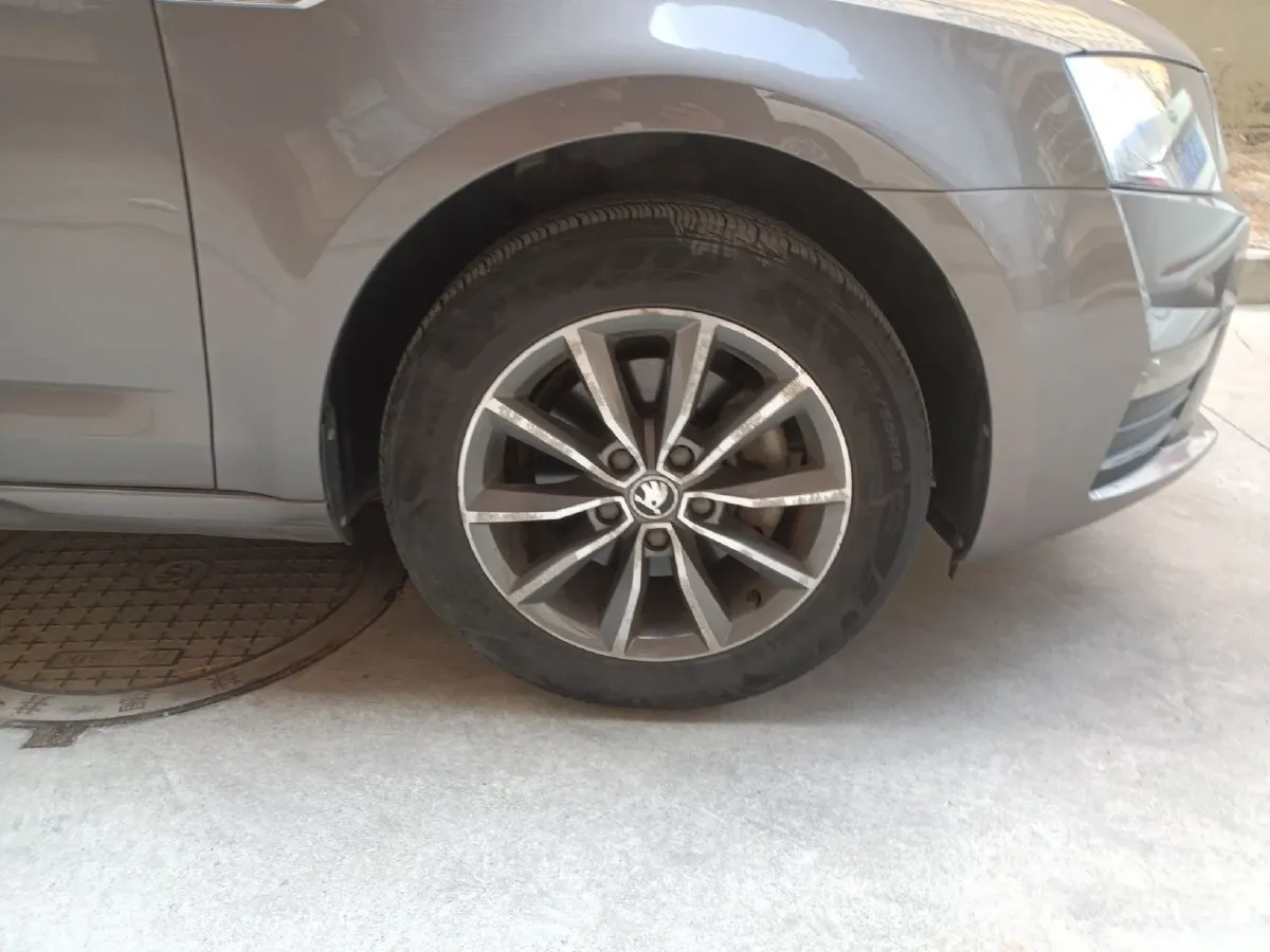 2017 Skoda Octavia 1.6L 110HP L4 6AT,autocango,china used car exporter,china ev exporter,chinese used car exporter,chinese used ev exporter