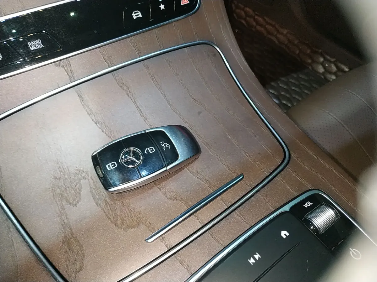 2021 Mercedes-Benz E Class 2.0T 258HP L4 9AT,autocango,china used car exporter,china ev exporter,chinese used car exporter,chinese used ev exporter