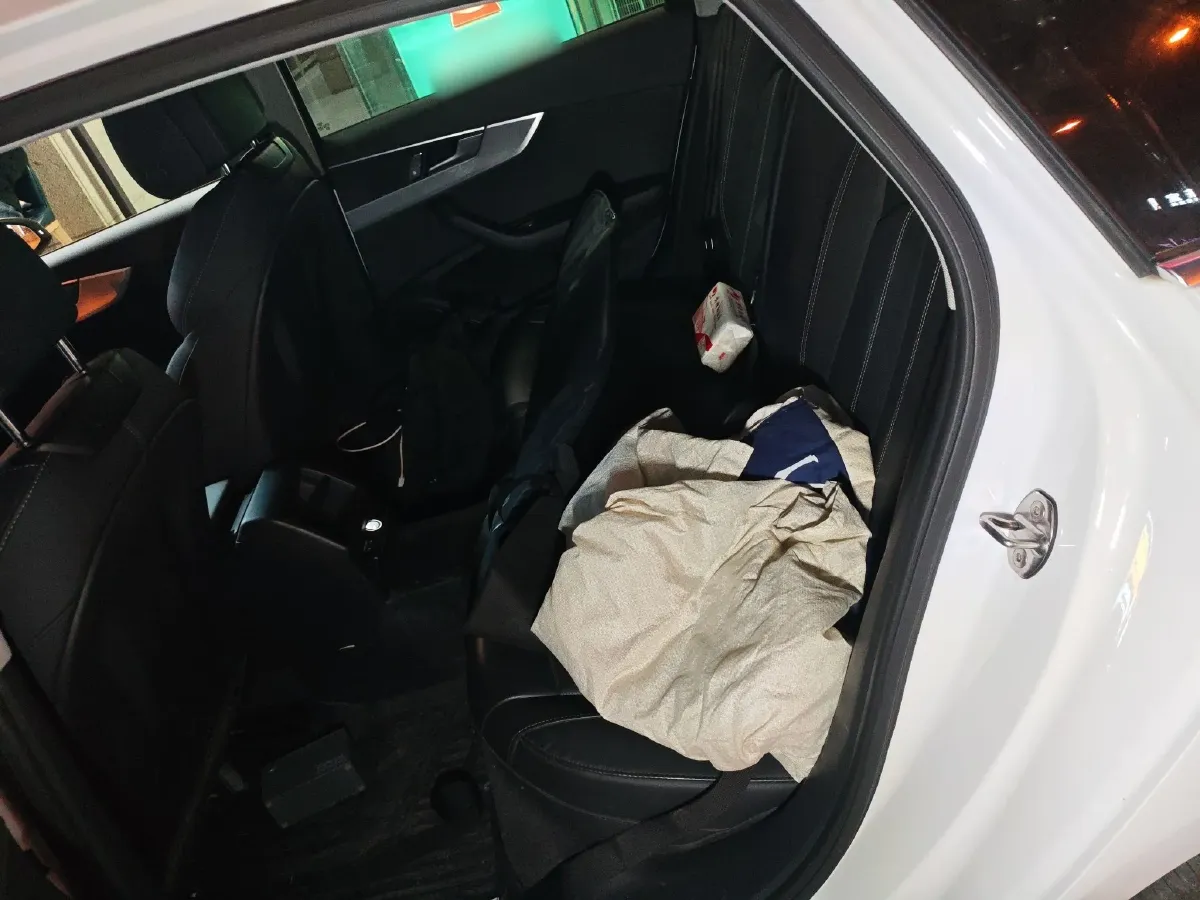 2024 Audi A4L 2.0T 190HP L4 7DCT,autocango,china used car exporter,china ev exporter,chinese used car exporter,chinese used ev exporter