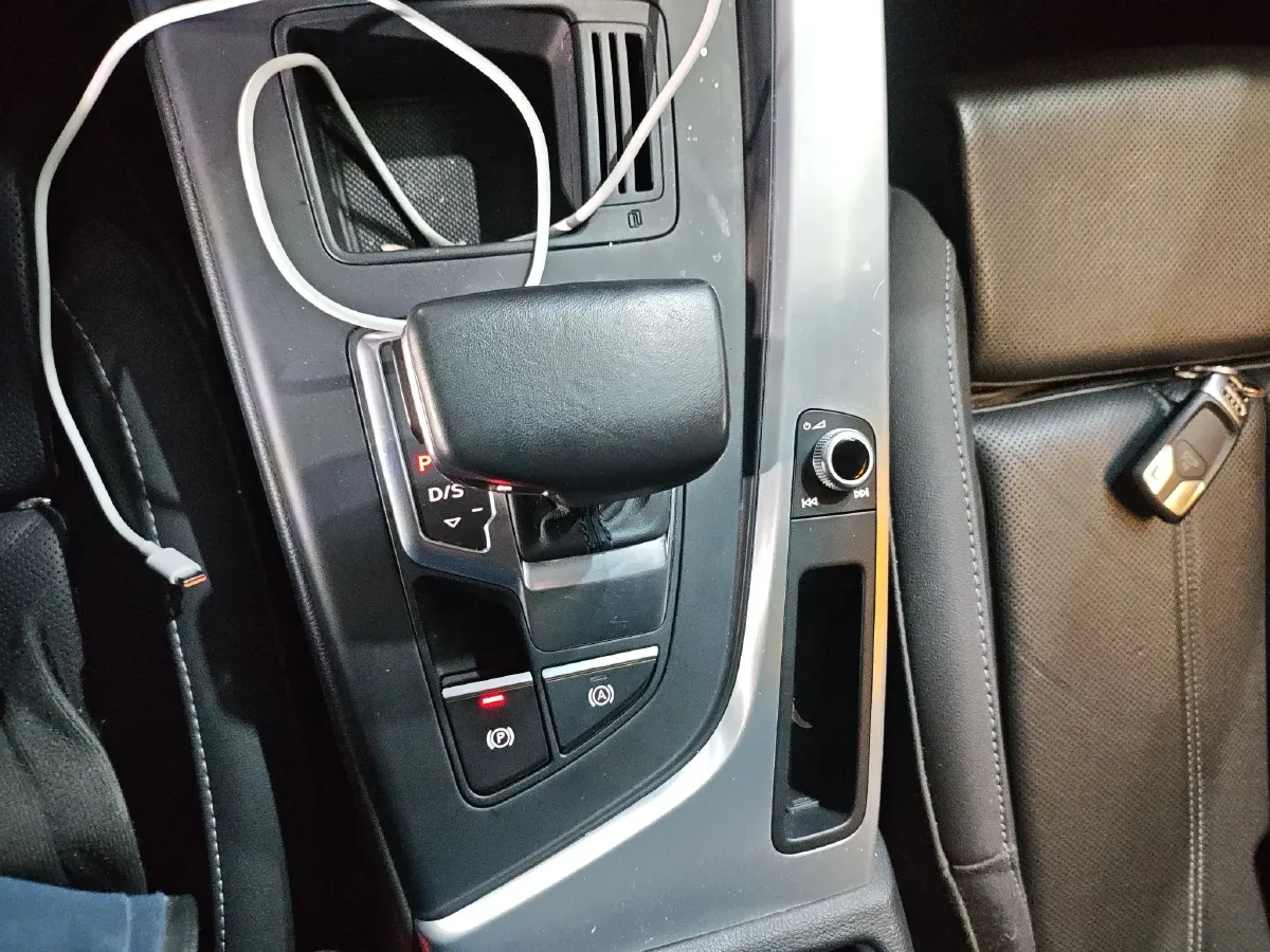 2024 Audi A4L 2.0T 190HP L4 7DCT,autocango,china used car exporter,china ev exporter,chinese used car exporter,chinese used ev exporter