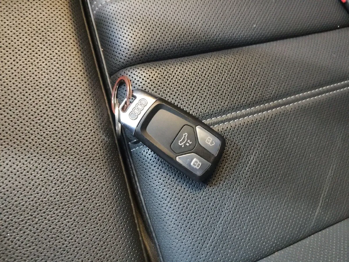 2024 Audi A4L 2.0T 190HP L4 7DCT,autocango,china used car exporter,china ev exporter,chinese used car exporter,chinese used ev exporter