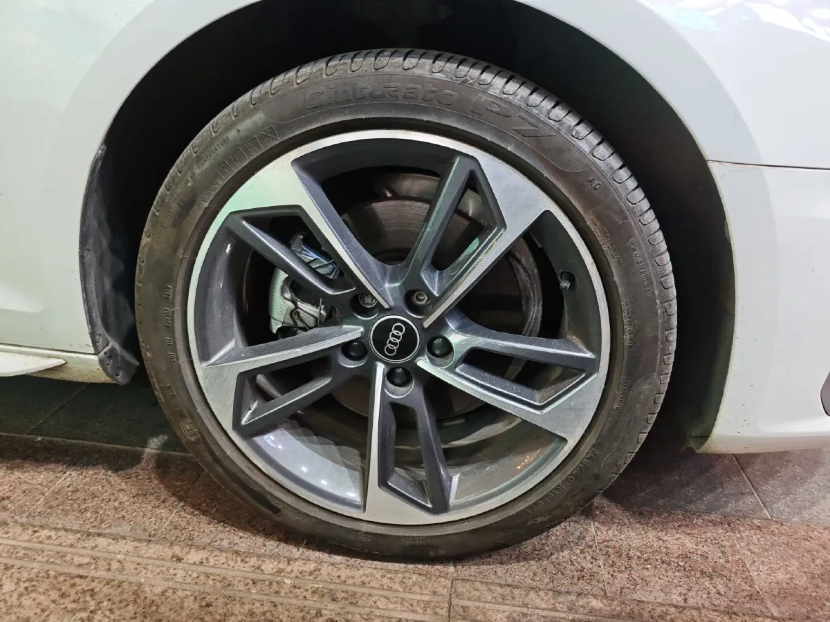 2024 Audi A4L 2.0T 190HP L4 7DCT,autocango,china used car exporter,china ev exporter,chinese used car exporter,chinese used ev exporter