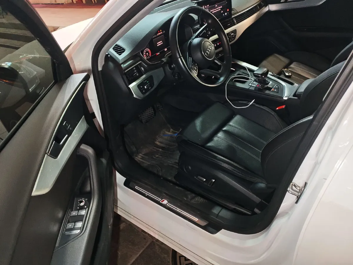 2024 Audi A4L 2.0T 190HP L4 7DCT,autocango,china used car exporter,china ev exporter,chinese used car exporter,chinese used ev exporter