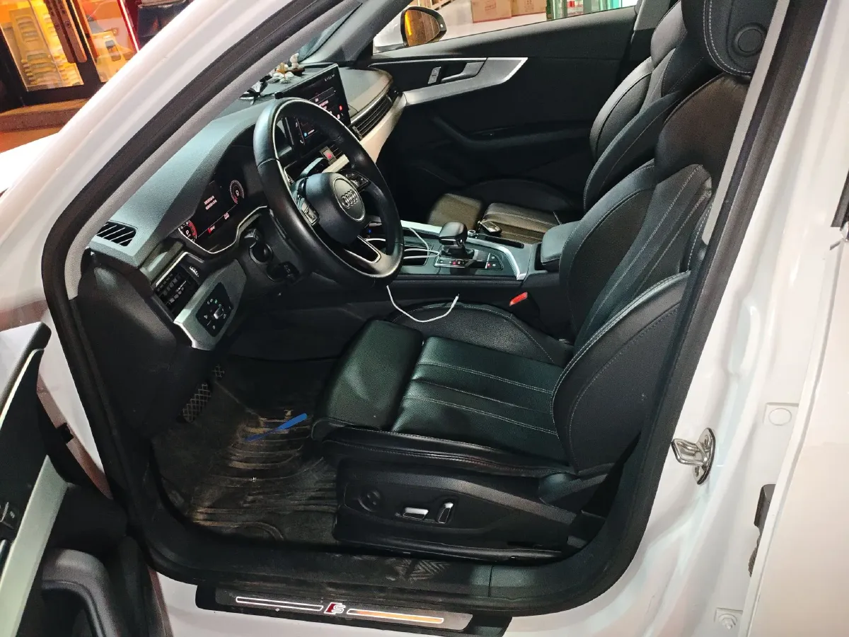 2024 Audi A4L 2.0T 190HP L4 7DCT,autocango,china used car exporter,china ev exporter,chinese used car exporter,chinese used ev exporter